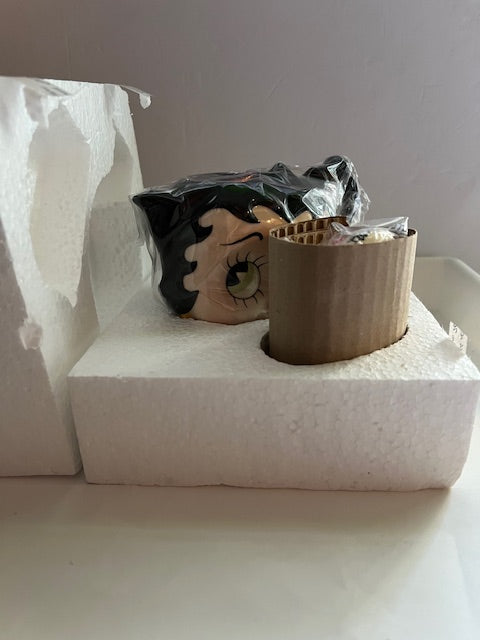 Betty Boop Teapot (2000) - Cardew Collectibles by Paul Cardew, New in Box