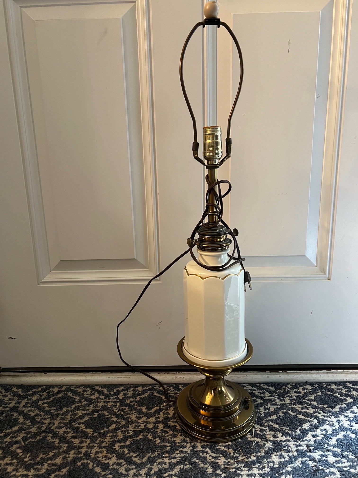 Vintage Stiffel Hollywood Regency Porcelain & Brass Table Lamp