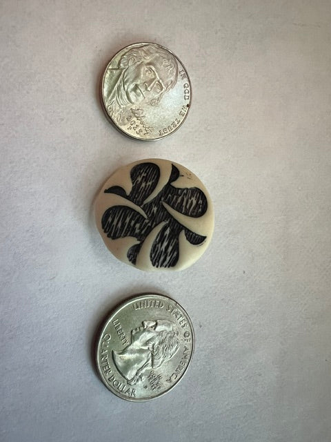 Vintage 1970s-80s Cream & Navy Carved Leaf Shank Buttons - Lot of 15 (1 inch)