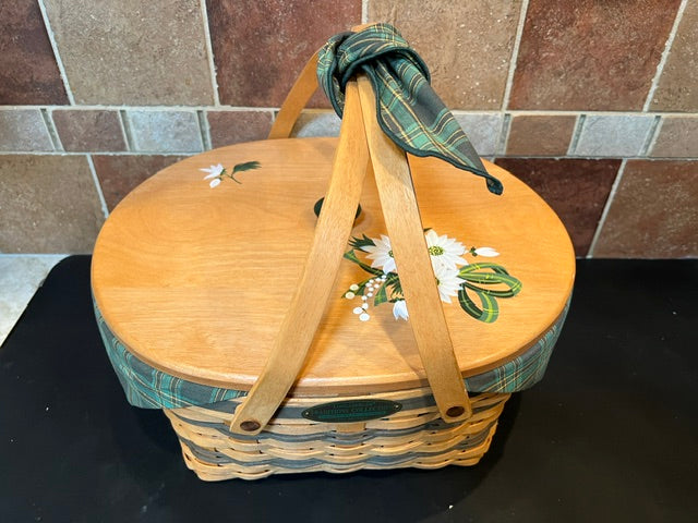 Longaberger 1996 Traditions Collection Community Basket with Liner & Wood Lid