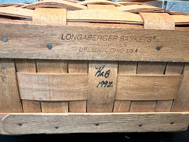 Longaberger 1992 Christmas Collection Season's Greetings Basket with Liner