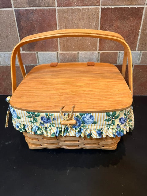 Longaberger 1993 Small Picnic Basket with Wood Lid, Liner & Protector - Mint