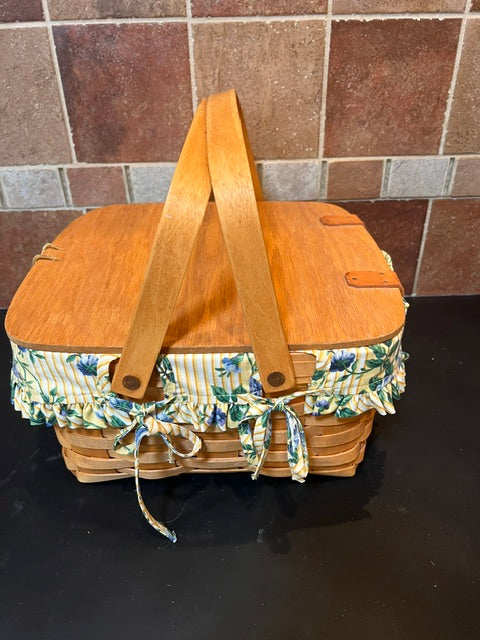 Longaberger 1993 Small Picnic Basket with Wood Lid, Liner & Protector - Mint