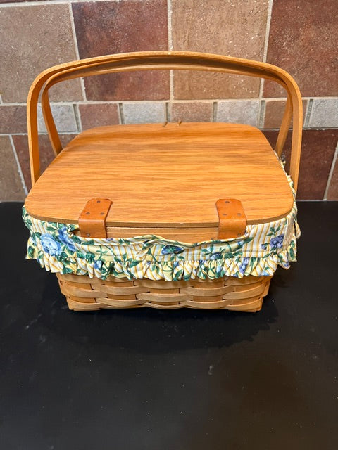 Longaberger 1993 Small Picnic Basket with Wood Lid, Liner & Protector - Mint