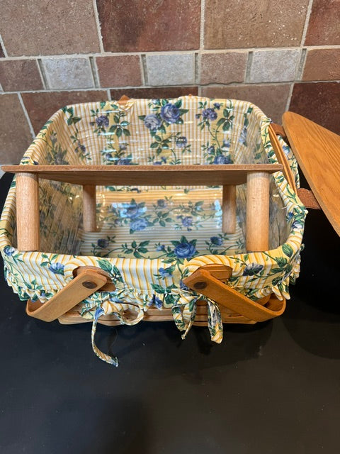 Longaberger 1993 Small Picnic Basket with Wood Lid, Liner & Protector - Mint