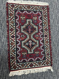 Vintage Hand-Knotted Heriz Small Prayer Rug with Fringe - 27" x 16.5"