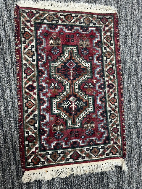Vintage Hand-Knotted Heriz Small Prayer Rug with Fringe - 27" x 16.5"