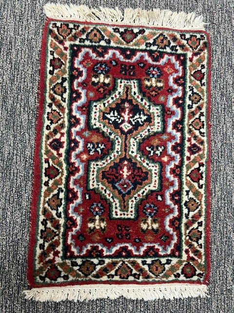 Vintage Hand-Knotted Heriz Small Prayer Rug with Fringe - 27" x 16.5"