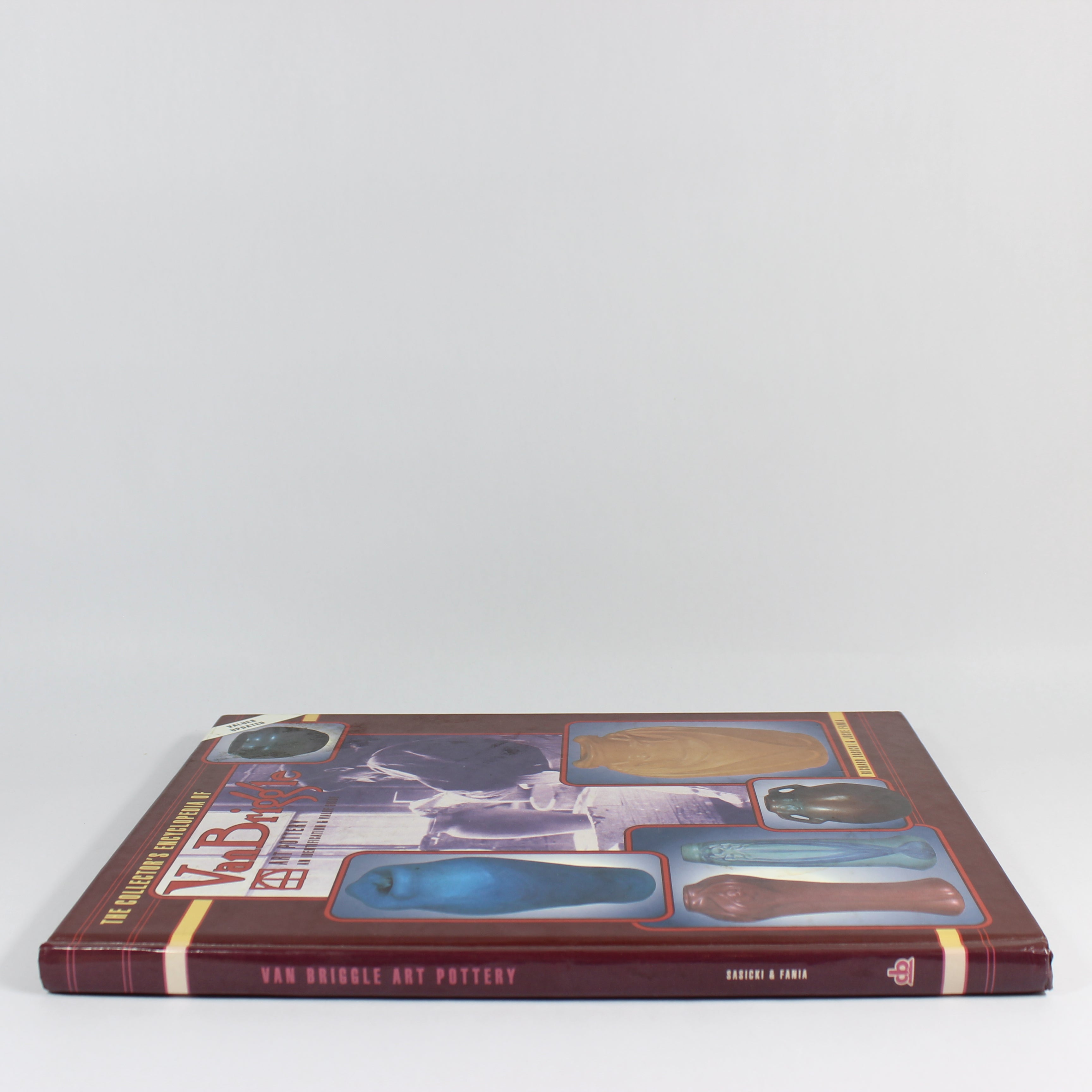 The Collector's Encyclopedia of Van Briggle Art Pottery: An Identification & Value Guide - Richard Sasicki; Josie Fania (Hardcover, 1993) - Image 3