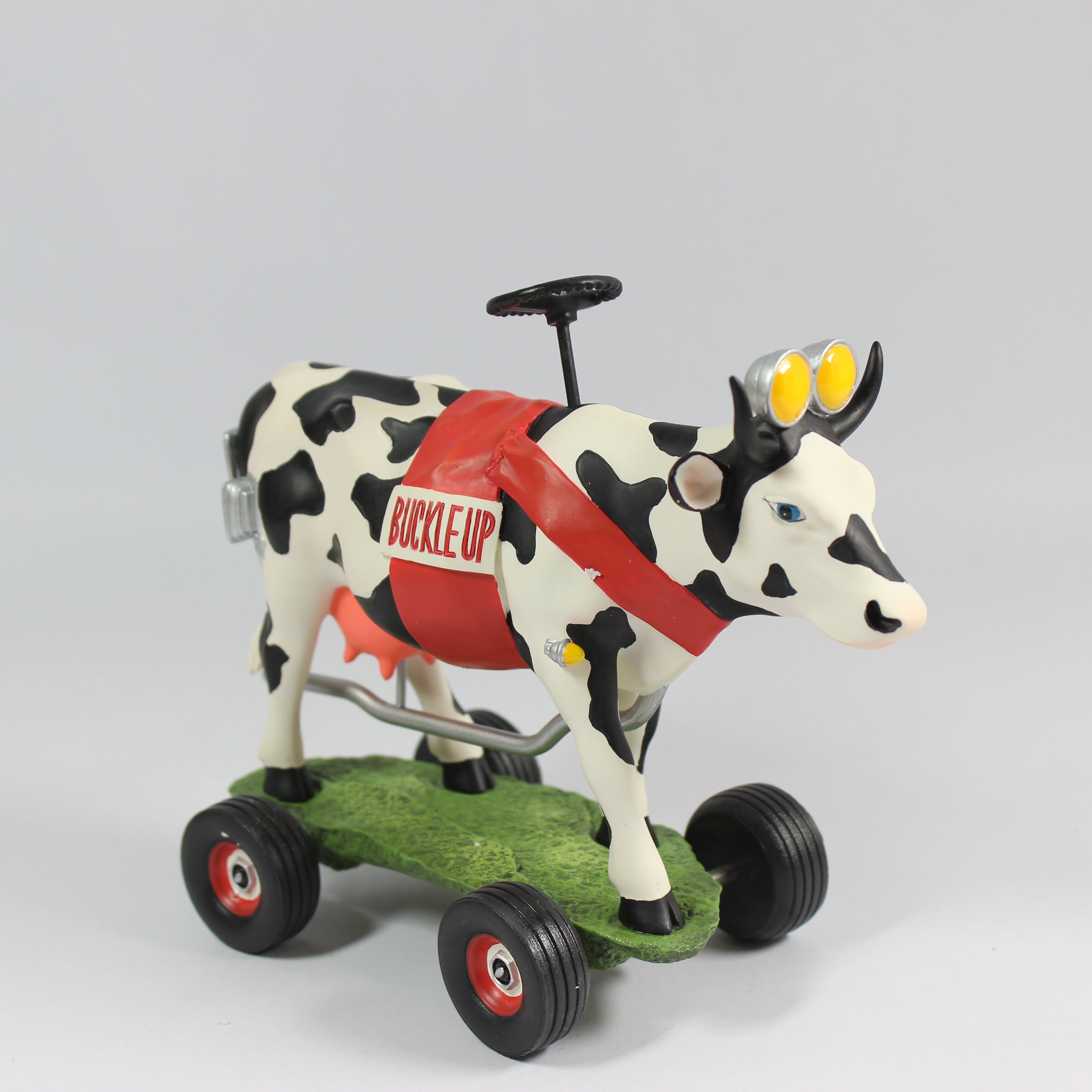 Cow Parade Buckle Up Betsy (2002) - Image 4