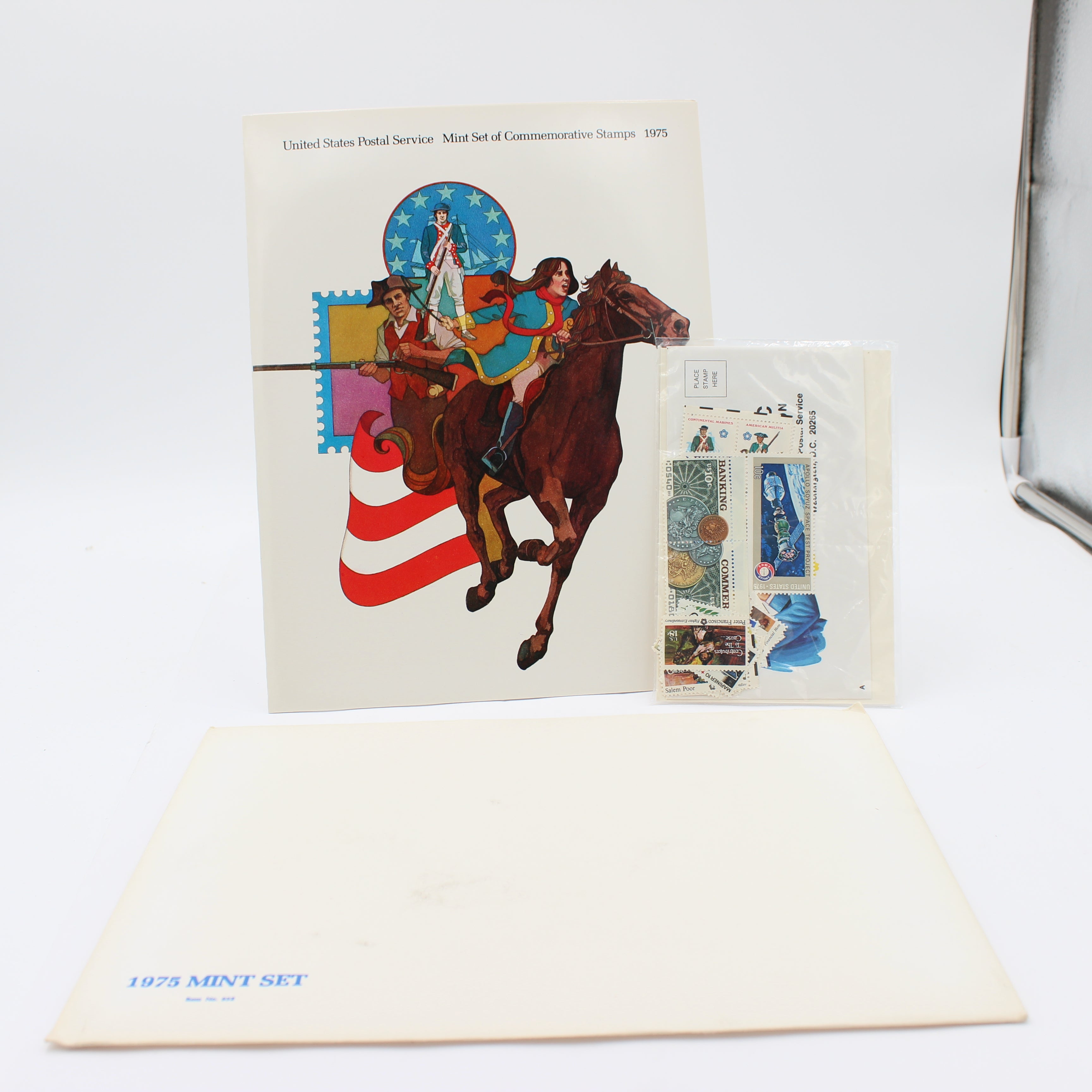 1975 Mint Set #932 (USPS Stamp Set Folder)